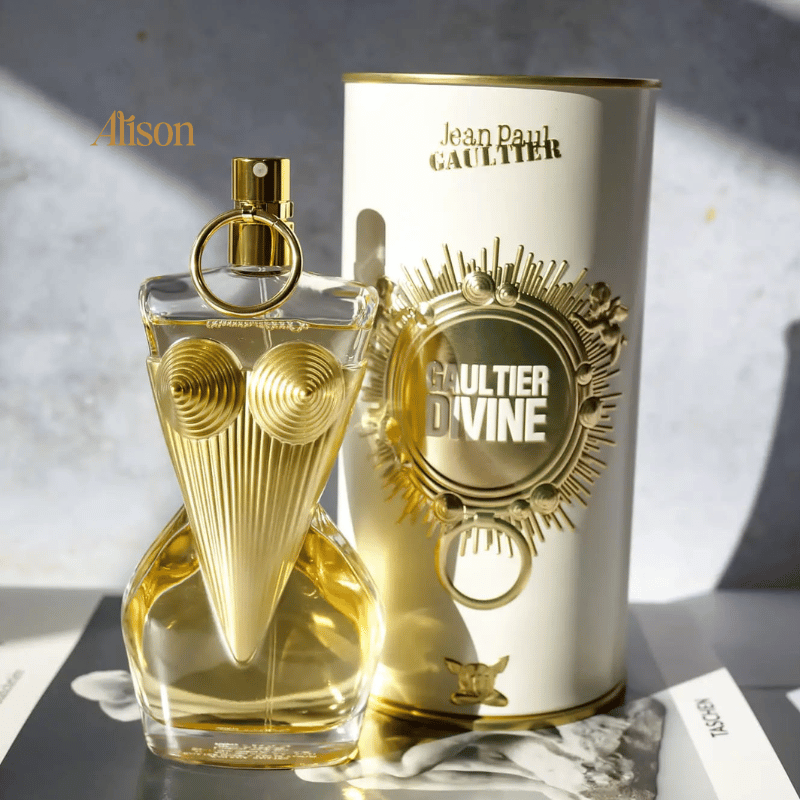 Jean Paul Gaultier Gaultier Divine có thiết kế chai nước hoa như một bộ trang phục ấn tượng, sang trọng.